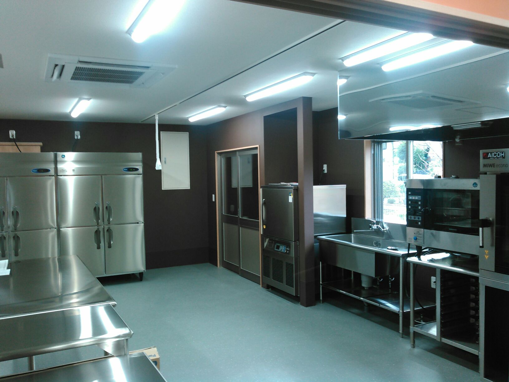 障害者の就労支援施設の厨房